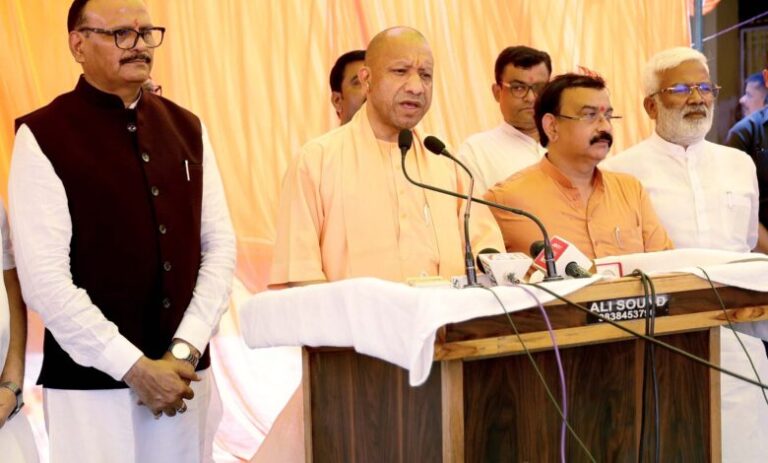 योगी-आदित्यनाथ-ने-डॉ.-श्यामा-प्रसाद-मुखर्जी-को-भारत-की-एकता-का-महान-सपूत-बताया