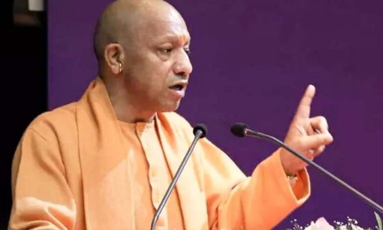 प्रयागराज-में-cm-योगी-का-बड़ा-बयान,-बोले-भारत-की-आत्मा-सनातन-धर्म-में-बसती-है,-श्रीराम-हैं-इसका-मूल-स्रोत