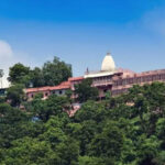 हरिद्वार-के-मनसा-देवी-मंदिर-में-बड़ा-बदलाव,-अब-पुजारी-पहनेंगे-बिना-जेब-वाले-कुर्ते