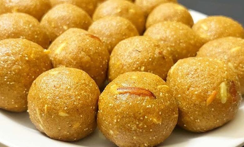 घर-पर-बनाएं-हलवाई-जैसे-आटे-के-लड्डू,-बिना-चाशनी-के-आसान-और-स्वादिष्ट-रेसिपी