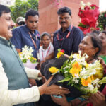 सीएम-डॉ.-मोहन-ने-10-साल-बाद-दिया-प्रमोशन,-गदगद-हुए-कर्मचारी,-ढोल-नगाड़ों-से-किया-स्वागत