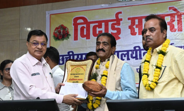 मंत्रालय-के-तीन-अधिकारी-कर्मचारियों-को-सम्मानपूर्ण-विदाई