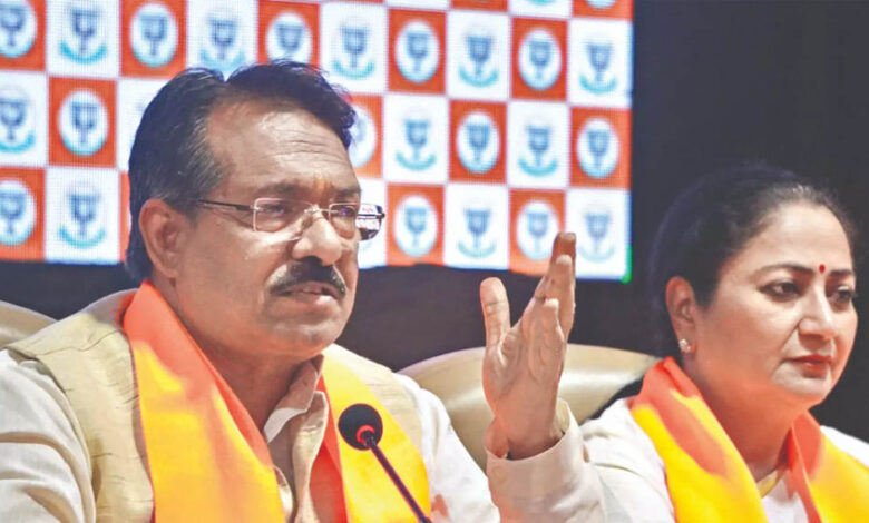 दिल्ली-की-राजनीति-में-बड़ा-उलटफेर!-16-पार्षदों-के-साथ-इस-पार्टी-का-bjp-में-विलय,-जानें-पूरा-मामला