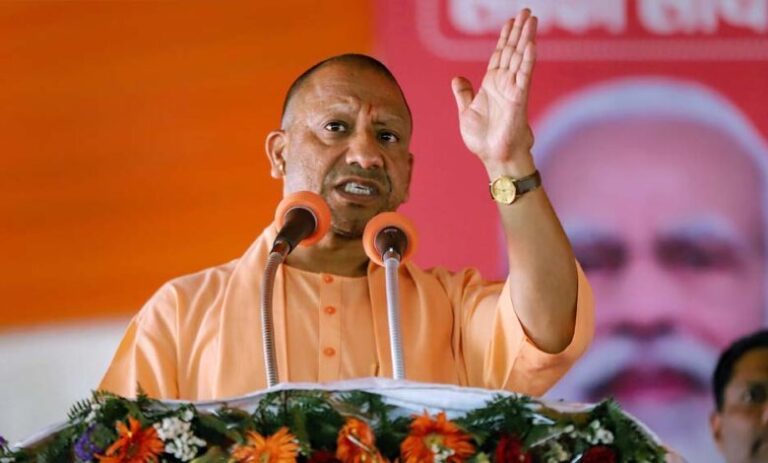 हनुमानगढ़ी-की-सीढ़ियों-पर-नमाज-पढ़वाने-का-पाप-करने-वाले-क्या-जामा-मस्जिद-में-हनुमान-चालीसा-करा-पाएंगेः-मुख्यमंत्री