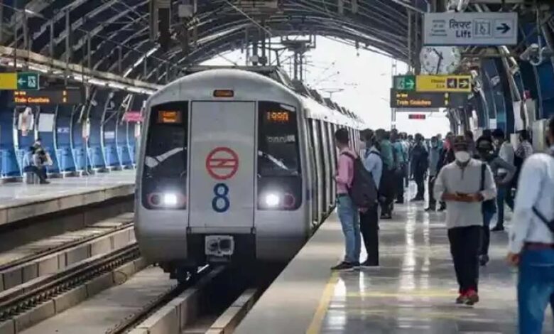 दिल्ली-मेट्रो-येलो-लाइन-पर-बदलाव,-हैदरपुर-स्टेशन-के-दो-एस्केलेटर-बंद