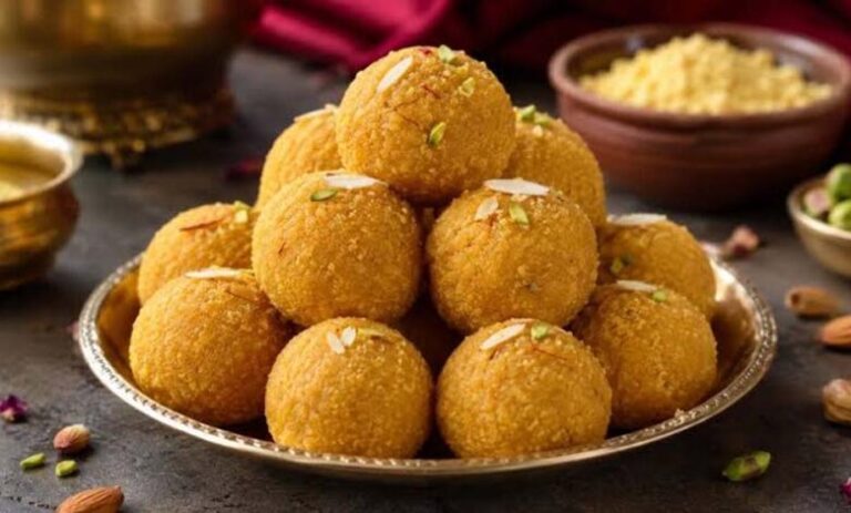 नारियल-मेवे-वाली-पंजीरी-के-लड्डू,-स्वाद-के-साथ-सेहत-का-खजाना