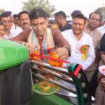 बदली-बिलाईगढ़-के-तिहारूराम-की-तकदीर:-4-लाख-रूपए-के-अनुदान-से-मिला-ट्रैक्टर