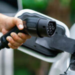 ev-charging-alert:-भारत-के-45%-घर-इलेक्ट्रिक-कार-चार्जिंग-के-लिए-अनफिट,-लापरवाही-से-लग-सकती-है-आग