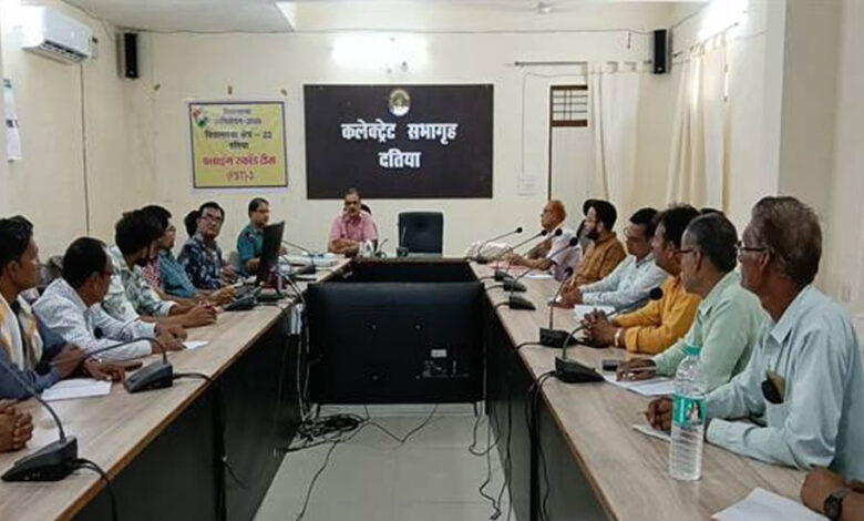 दतिया-में-निर्वाचन-आयोग-के-दिशा-निर्देशों-के-अनुरूप-प्रशासन-सक्रिय