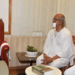 राज्यपाल-डेका-से-सर्वाेदय-शांति-पदयात्रा-के-संतों-ने-की-सौजन्य-भेंट
