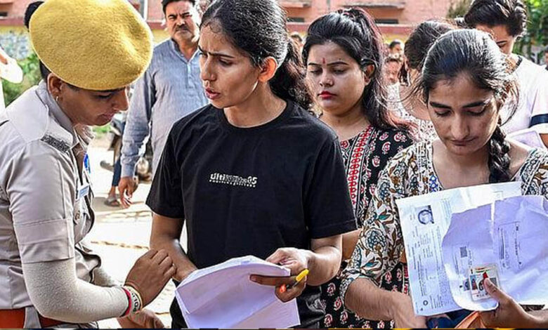 तीन-दिवसीय-यूपीटीईटी-2026-के-दूसरे-दिन-की-परीक्षा-भी-एआई-निगरानी-में-शुचितापूर्वक-संपन्न