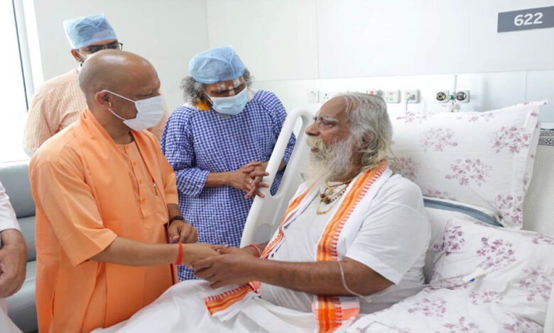 सीएम-योगी-मेदांता-अस्पताल-पहुंचे,-महंत-नृत्य-गोपाल-दास-का-जाना-हालचाल