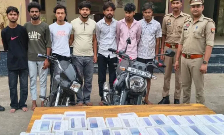 मथुरा-पुलिस-का-बड़ा-खुलासा,-ऐप-के-जरिए-युवकों-को-फंसाकर-ब्लैकमेल-करने-वाला-गिरोह-गिरफ्तार